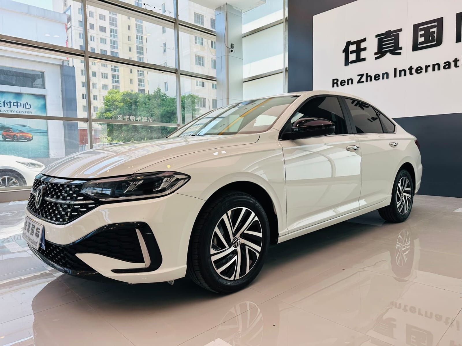 Volkswagen Lavida 280TSI DSG - Фото 1