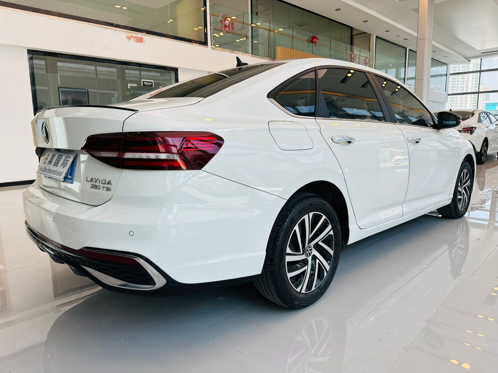 Volkswagen Lavida 280TSI DSG - Фото 3