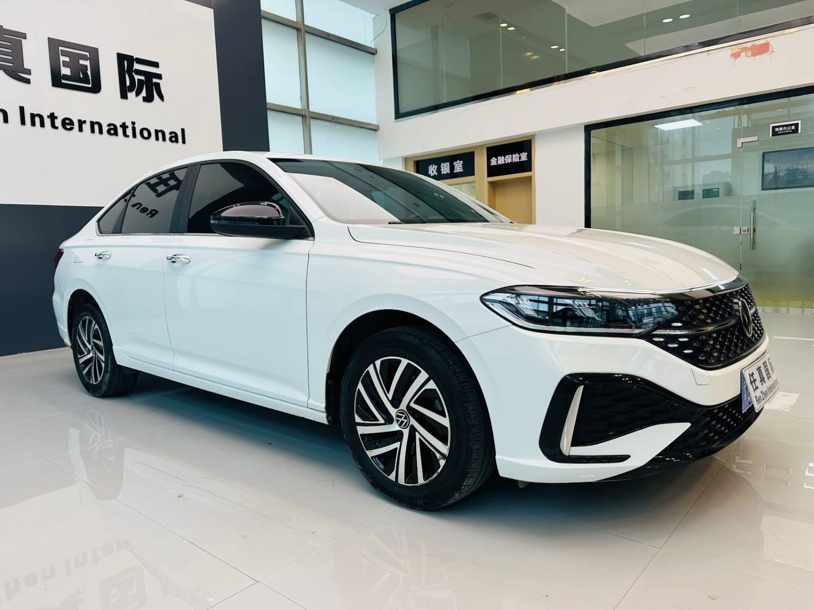 Volkswagen Lavida 280TSI DSG - Фото 2