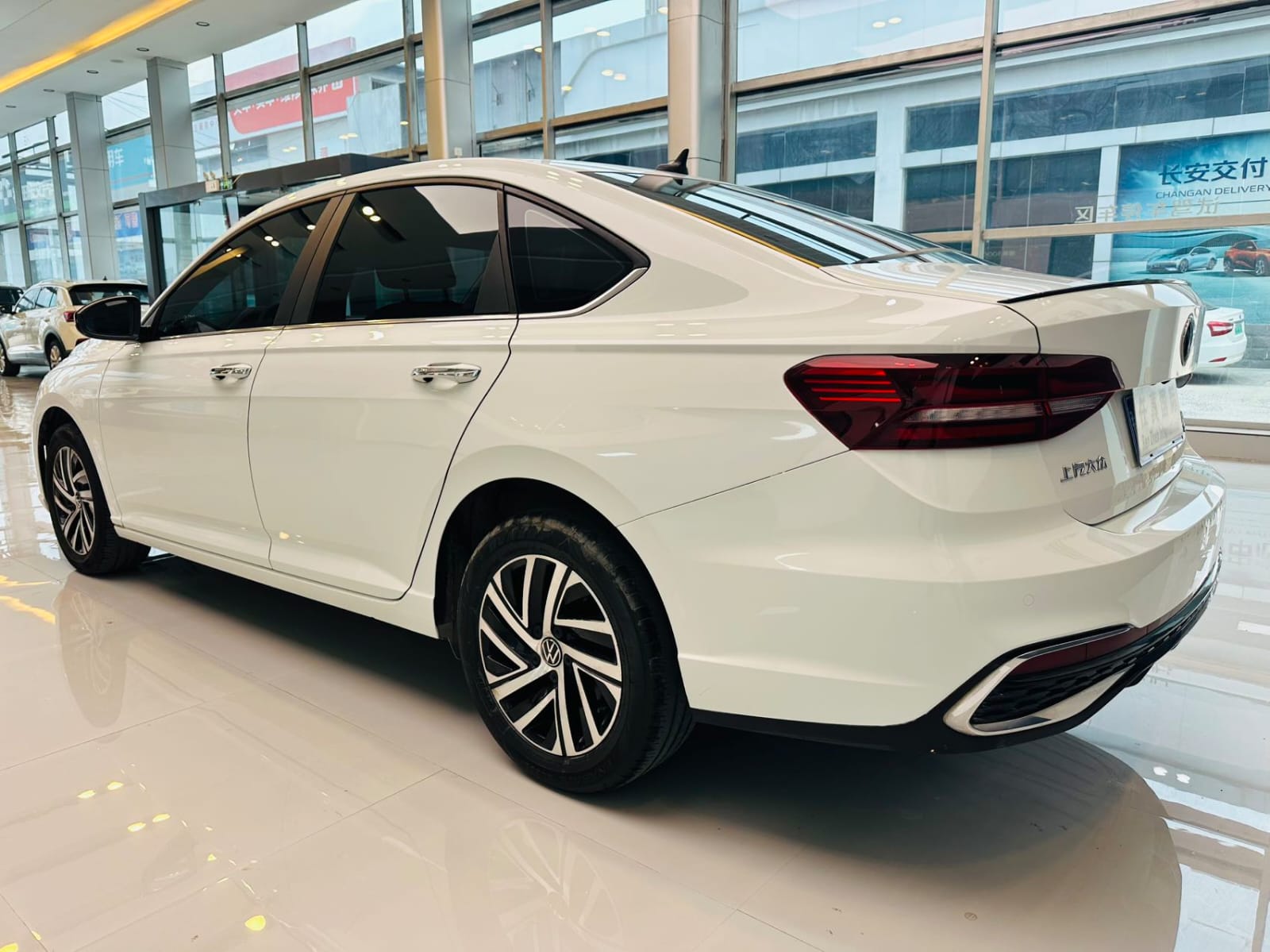 Volkswagen Lavida 280TSI DSG - Фото 3
