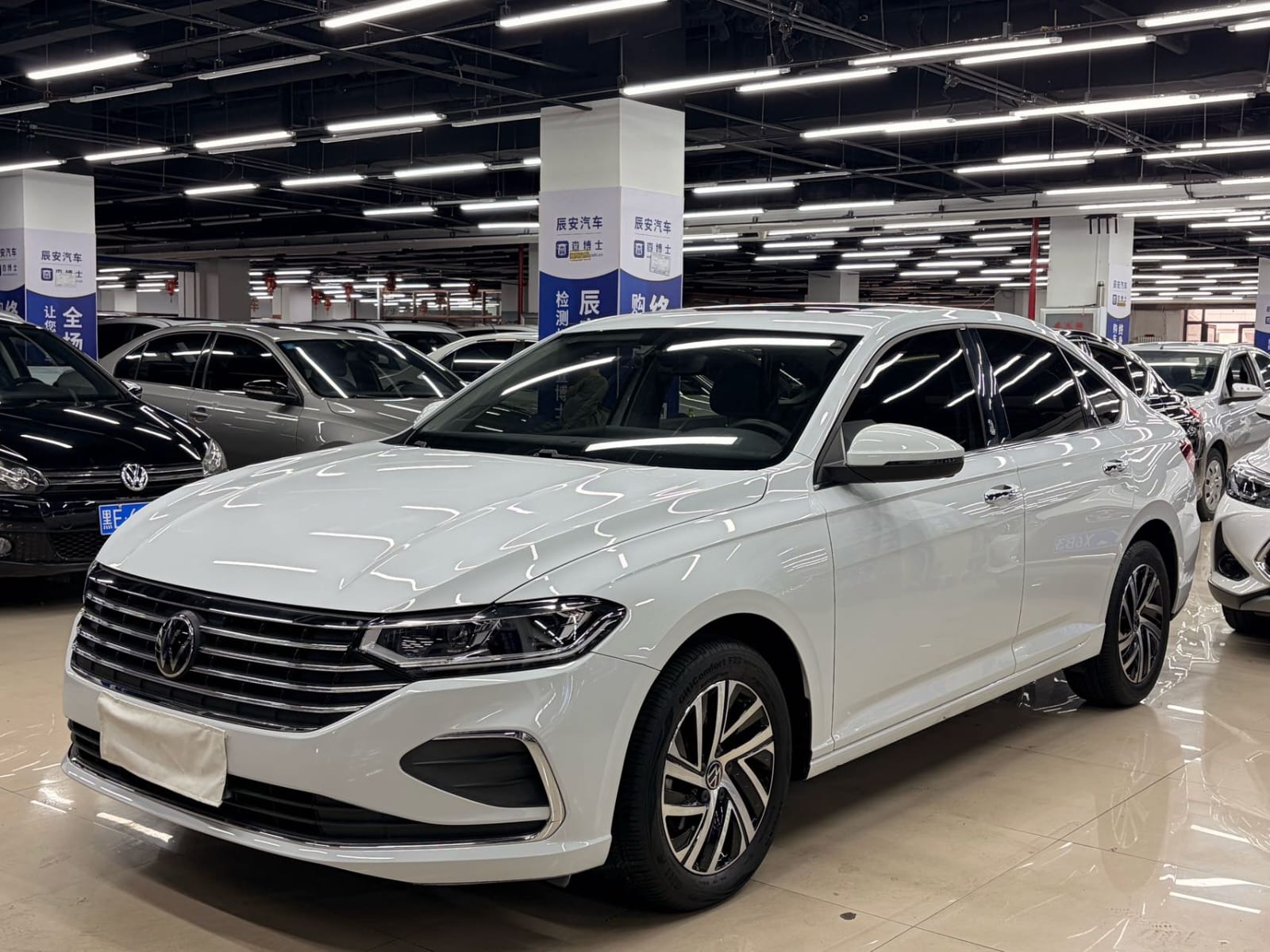 Volkswagen Lavida1.5L Automatic Five Million Edition - Фото 1