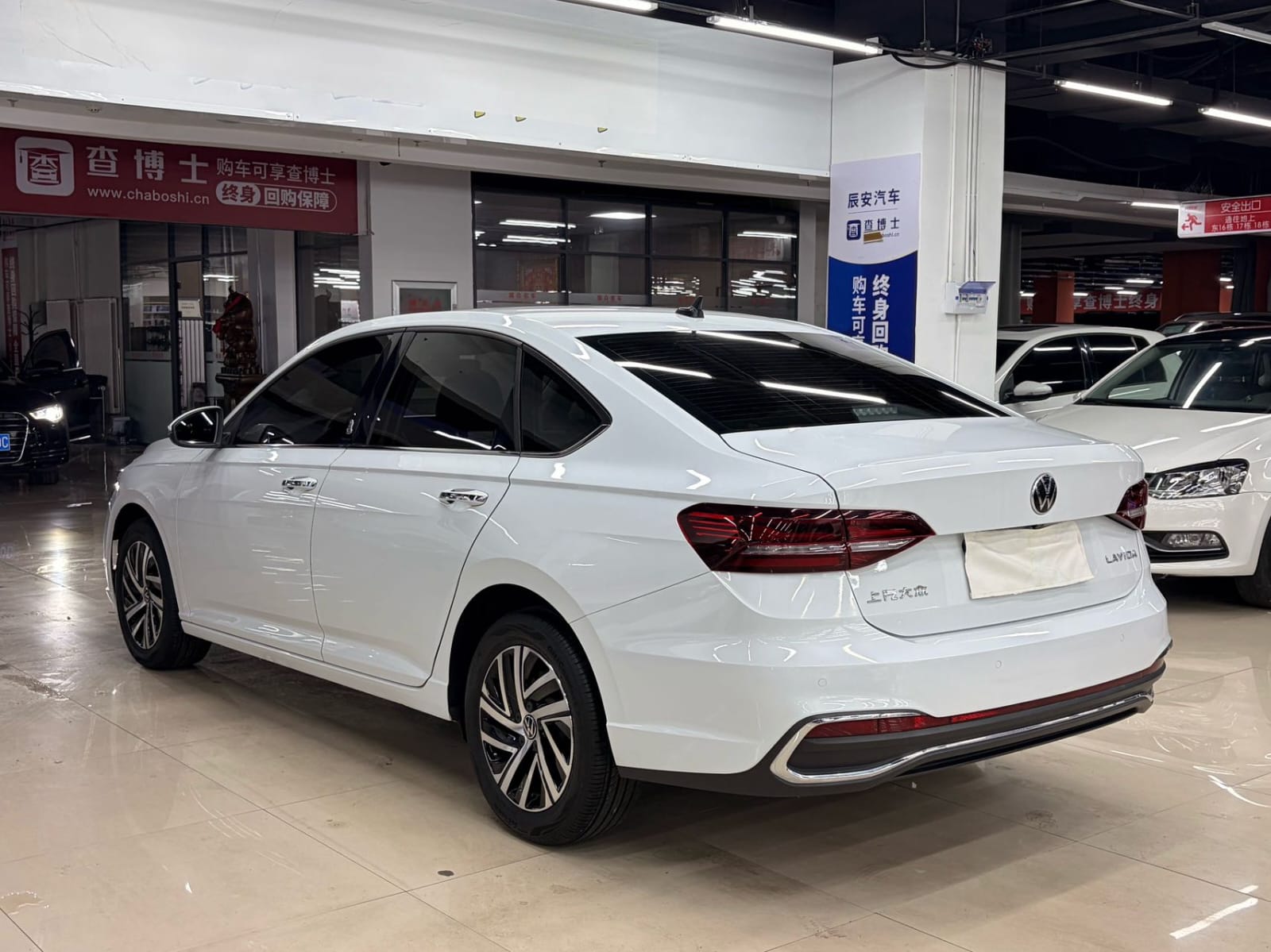 Volkswagen Lavida1.5L Automatic Five Million Edition - Фото 3