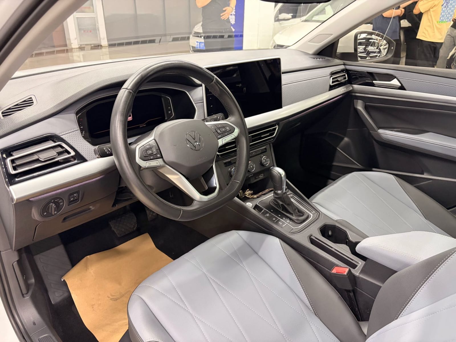 Volkswagen Lavida1.5L Automatic Five Million Edition - Фото 4