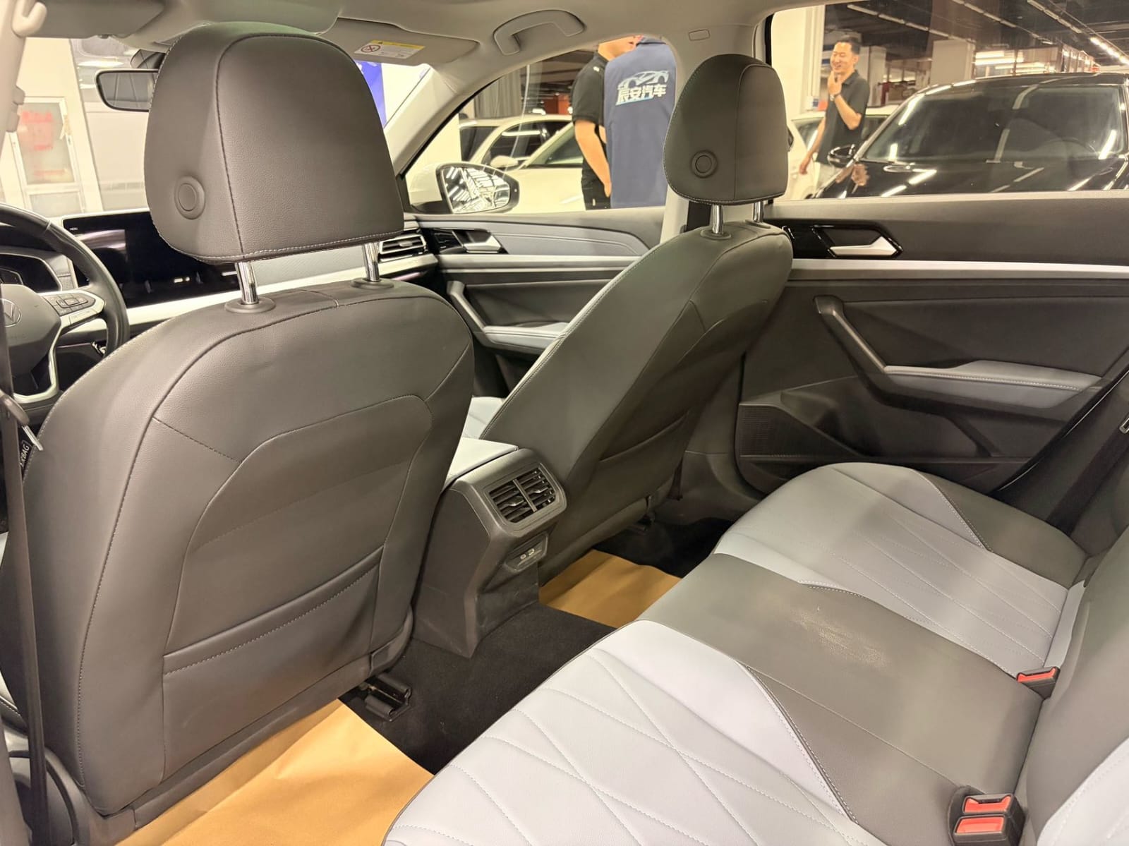 Volkswagen Lavida1.5L Automatic Five Million Edition - Фото 5