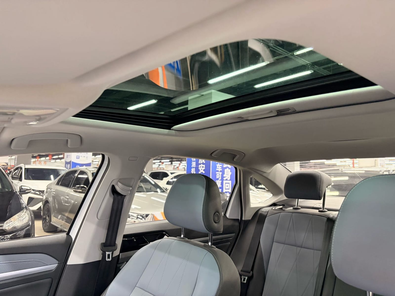 Volkswagen Lavida1.5L Automatic Five Million Edition - Фото 6