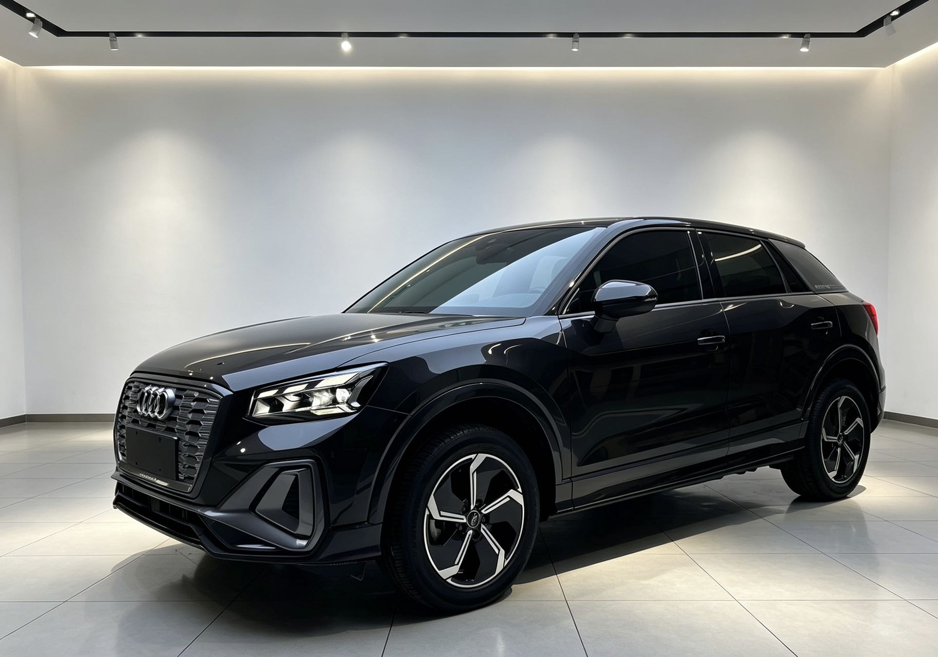 Audi Q2L e-tron