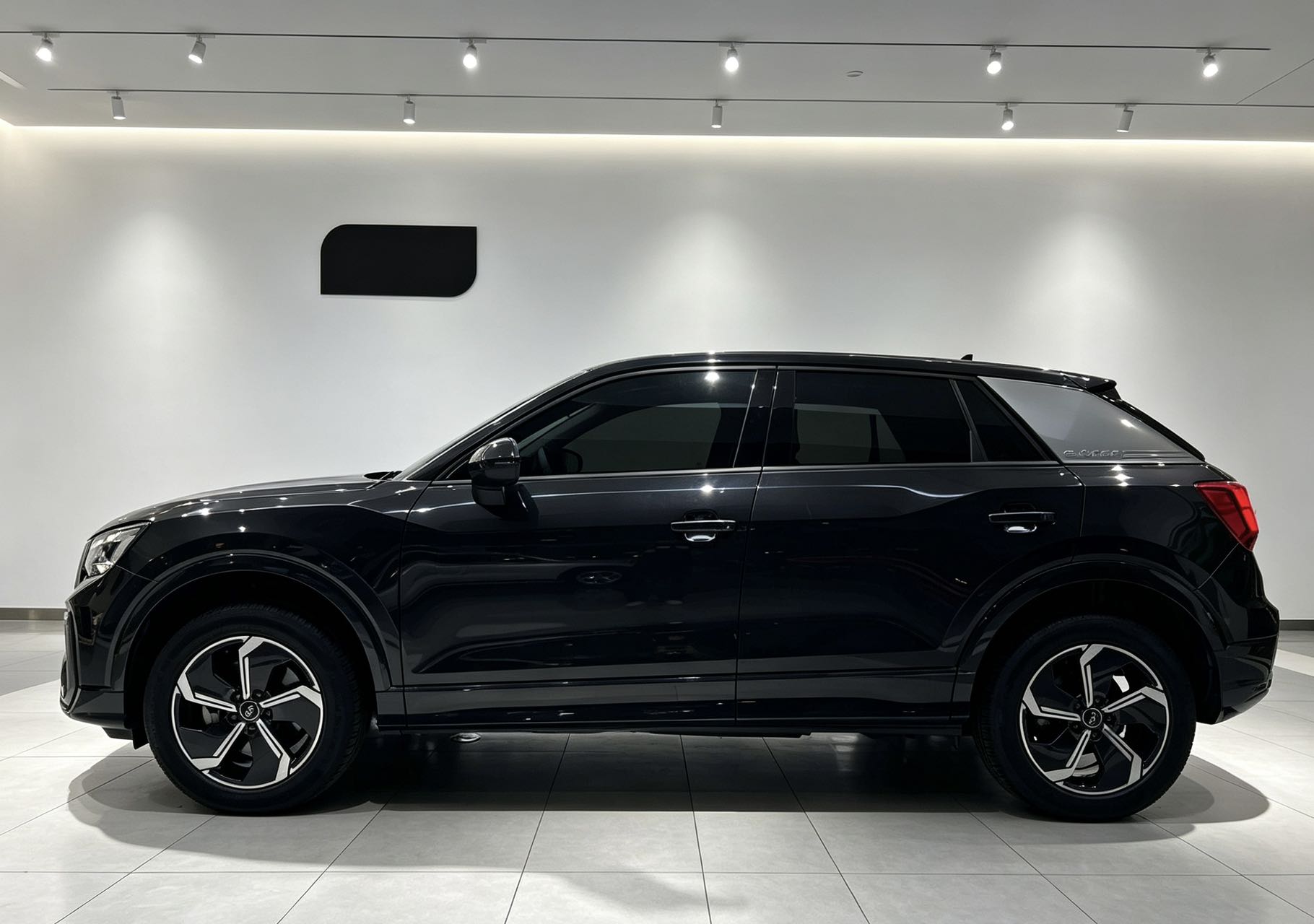 Audi Q2L e-tron