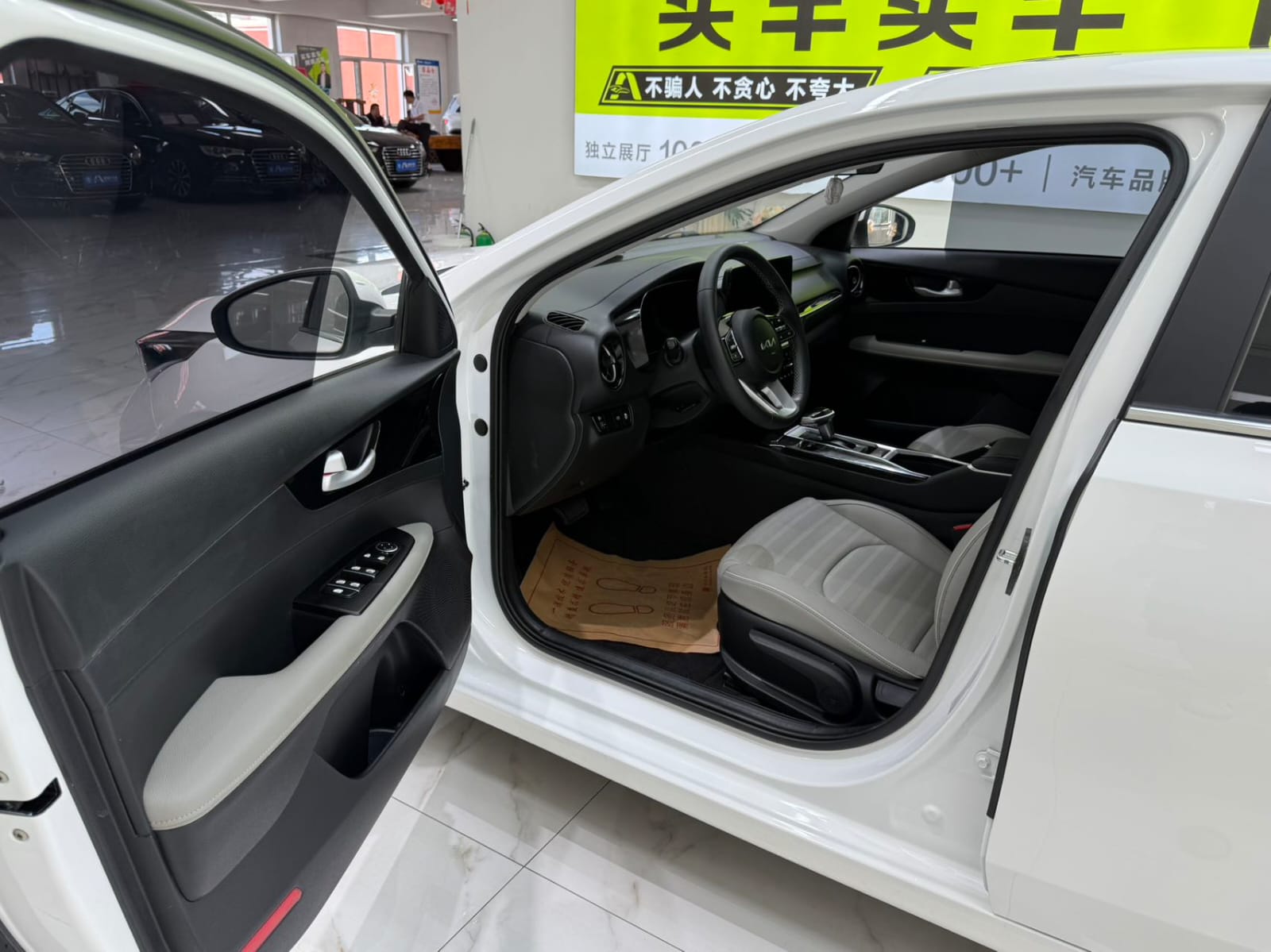 Kia K3 1.5L CVT Deluxe Edition