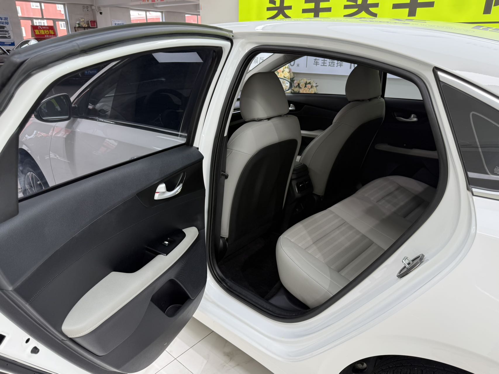 Kia K3 1.5L CVT Deluxe Edition
