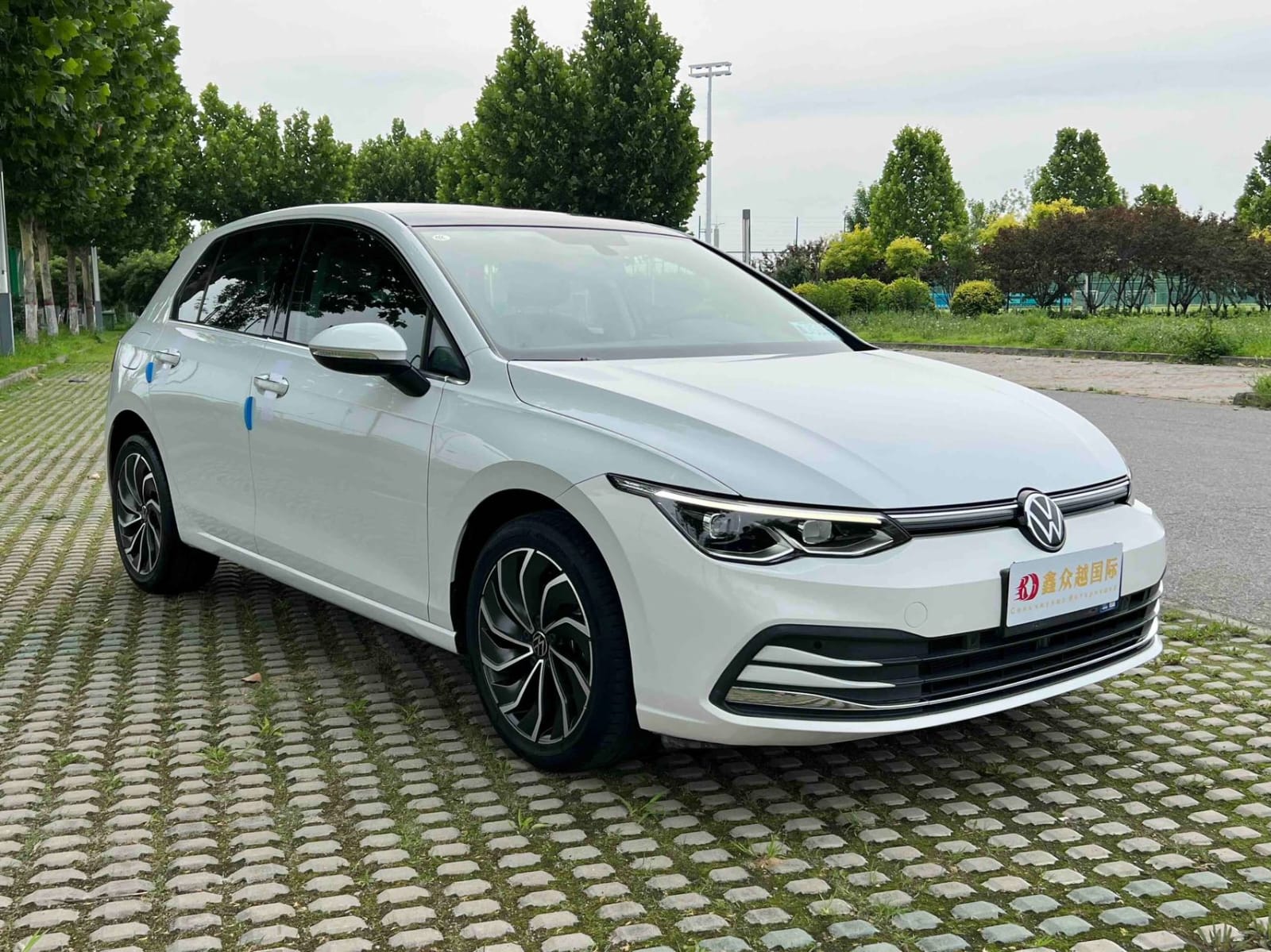 Volkswagen Golf 200TSI DSG Pro