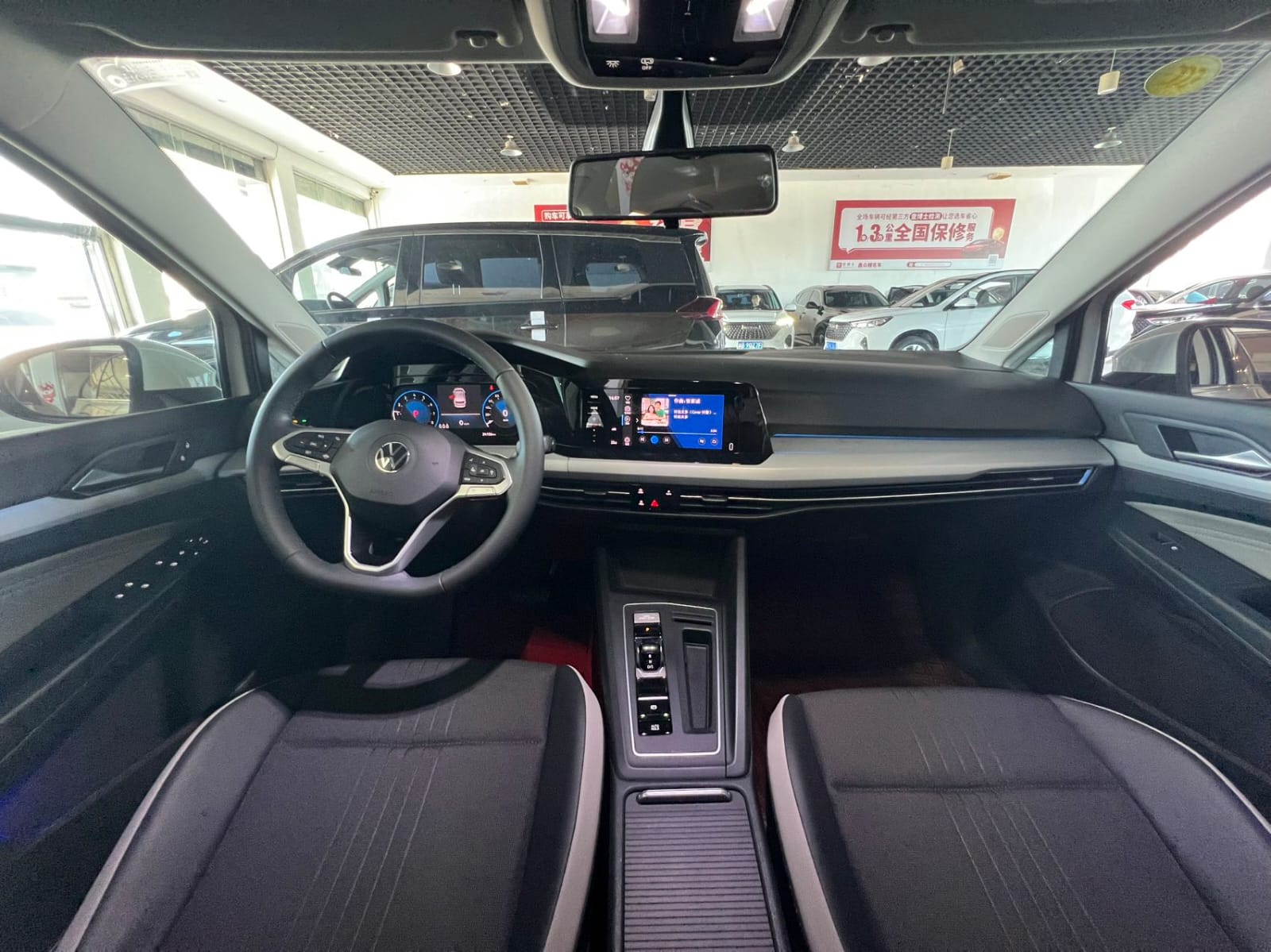 Volkswagen Golf 200TSI DSG Pro