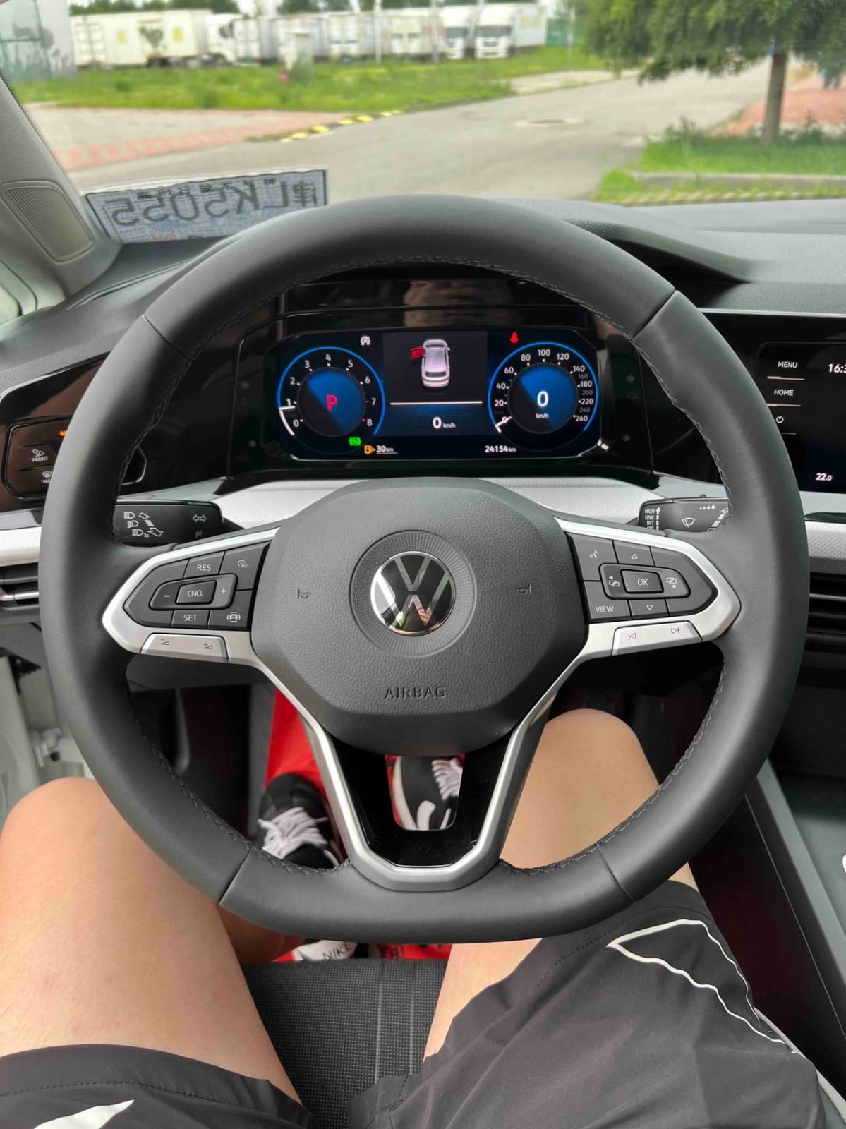 Volkswagen Golf 200TSI DSG Pro