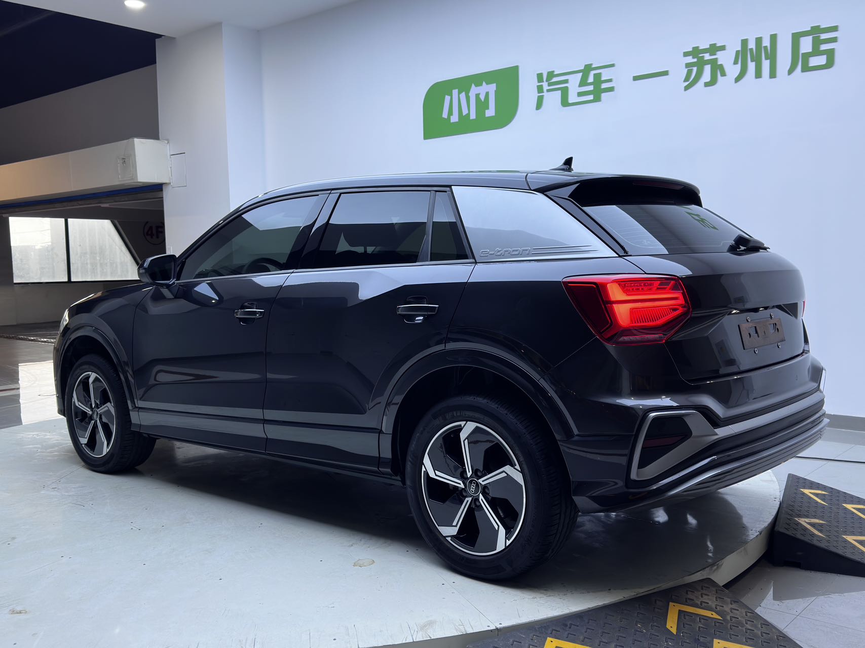 Audi Q2L e-tron