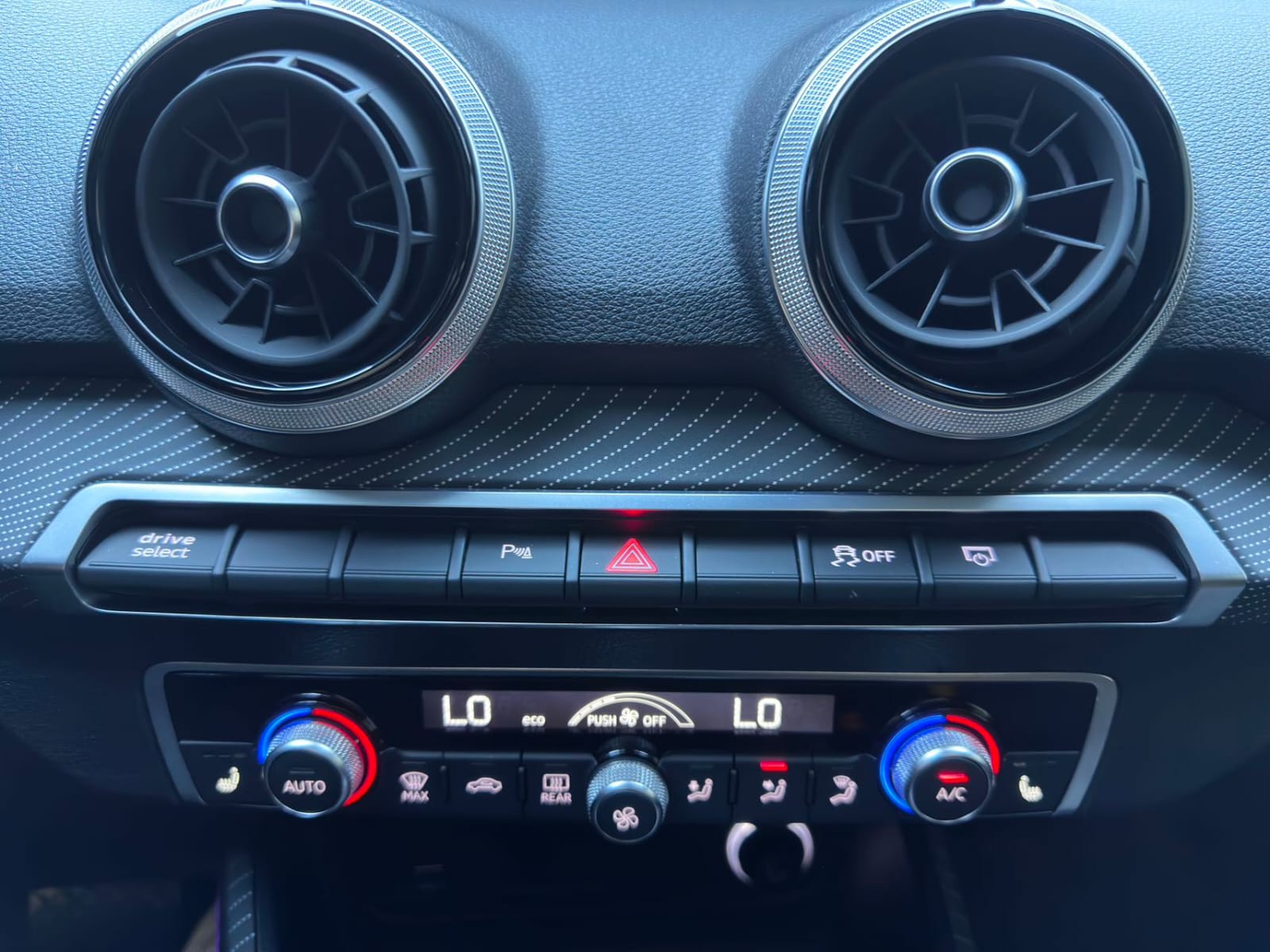 Audi Q2L e-tron