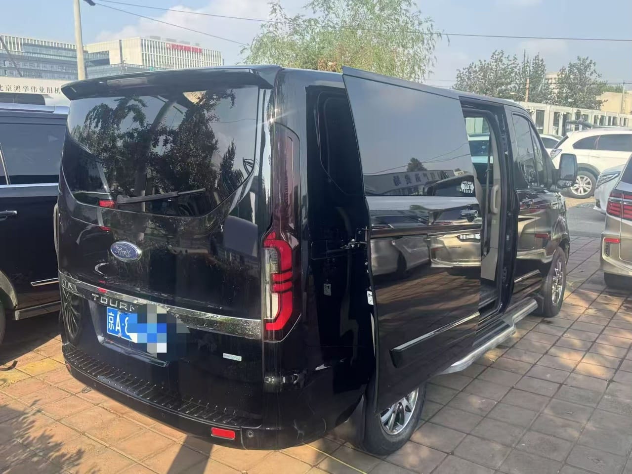 Ford Tourneo Custom 2.0T