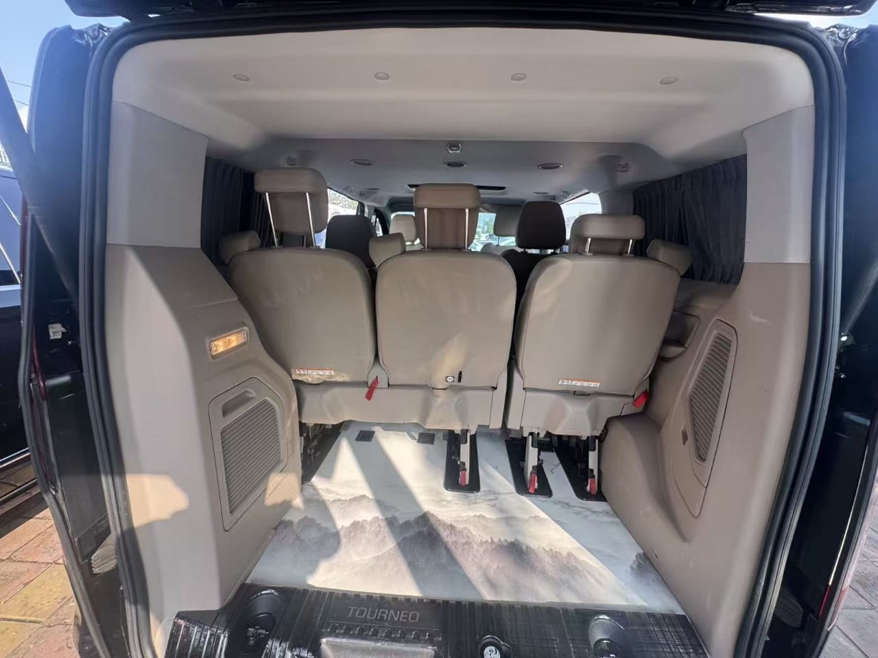 Ford Tourneo Custom 2.0T