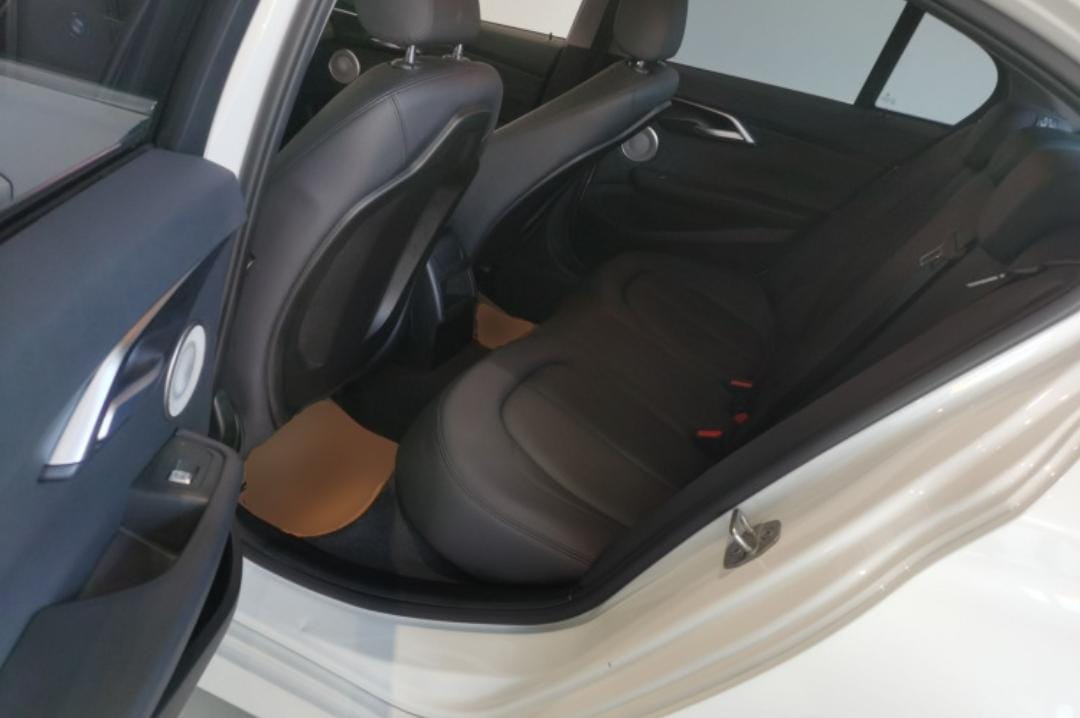 BMW 1 серия 2021 — 120i M Sport Edition