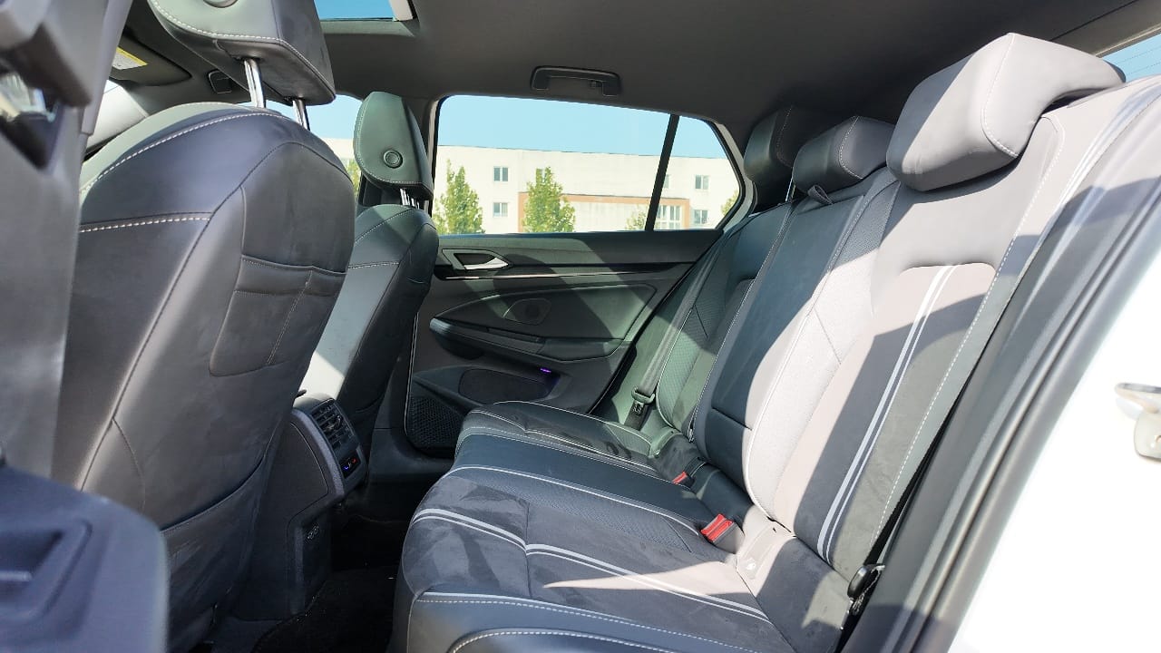 Volkswagen Golf 2022 280TSI R-line