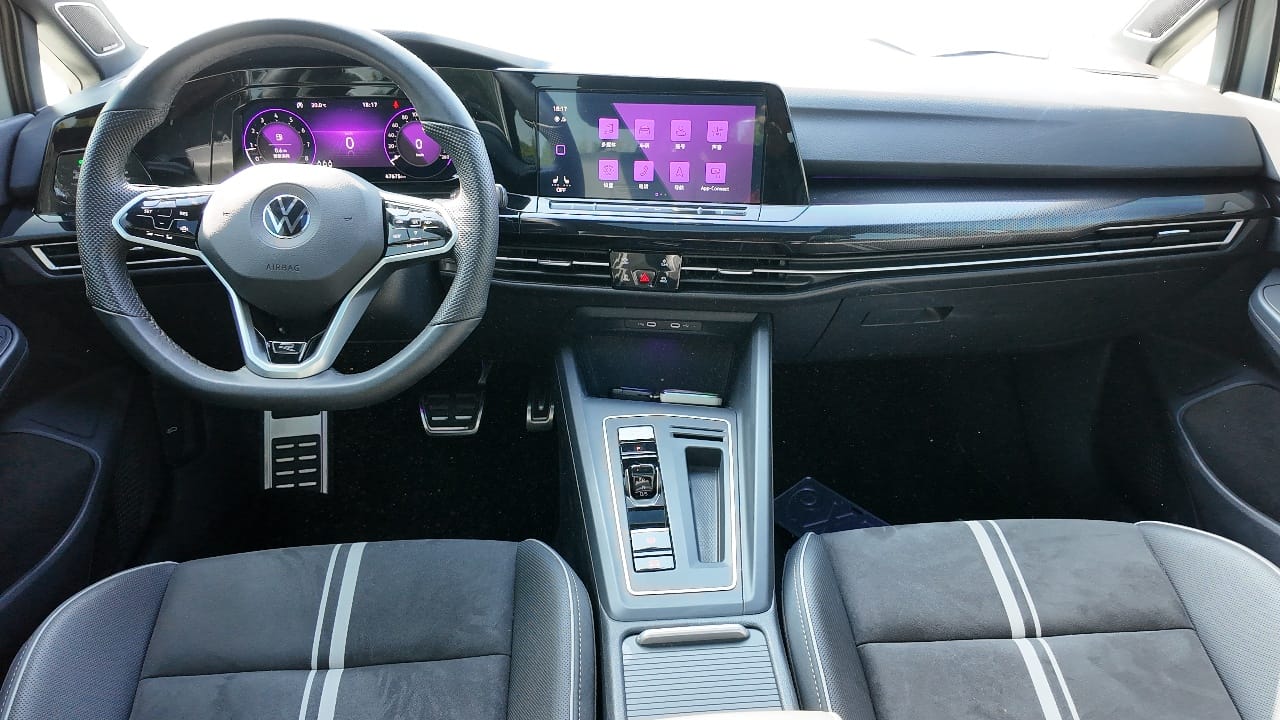 Volkswagen Golf 2022 280TSI R-line