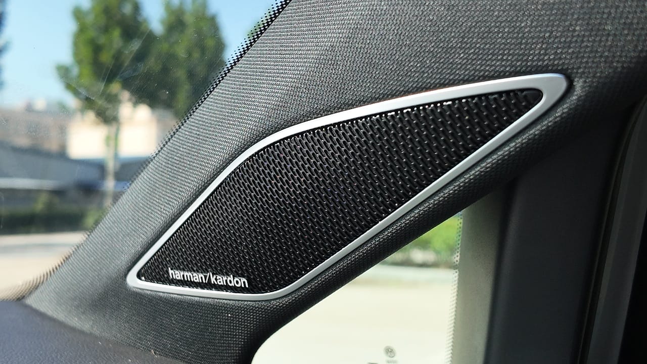 Volkswagen Golf 2022 280TSI R-line