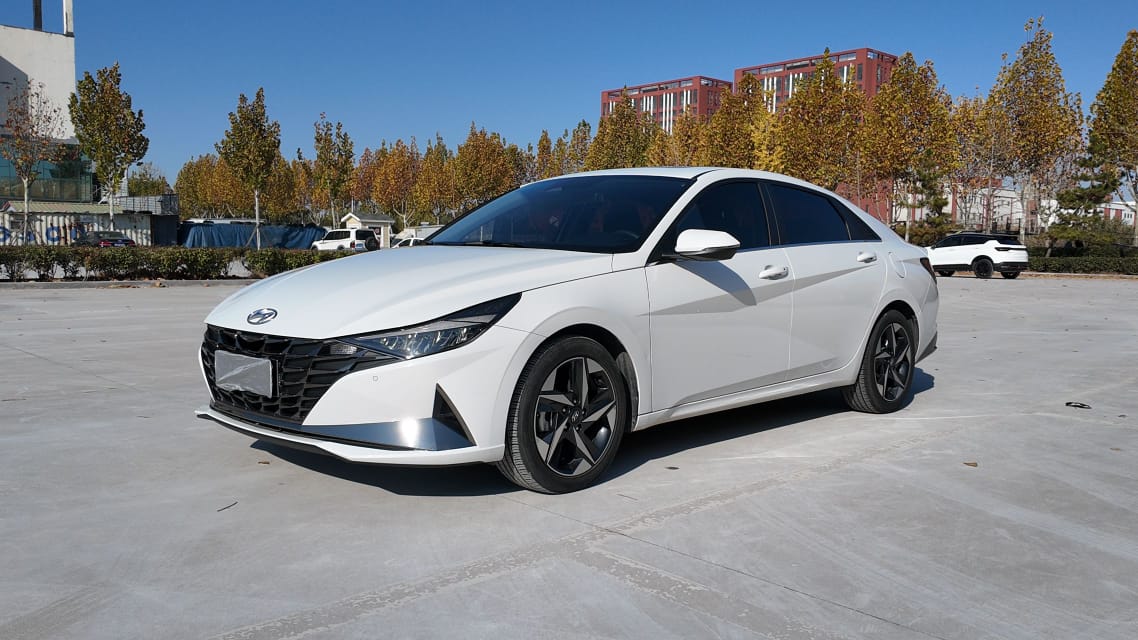 Hyundai Elantra 2022  1.5L CVT LUX Premium Edition