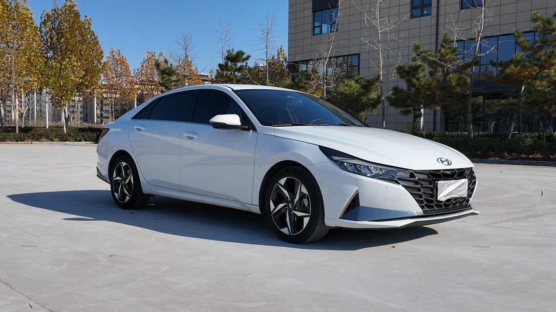 Hyundai Elantra 2022  1.5L CVT LUX Premium Edition