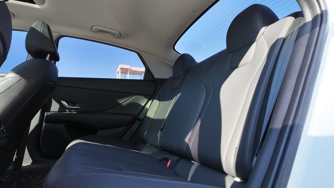 Hyundai Elantra 2022  1.5L CVT LUX Premium Edition