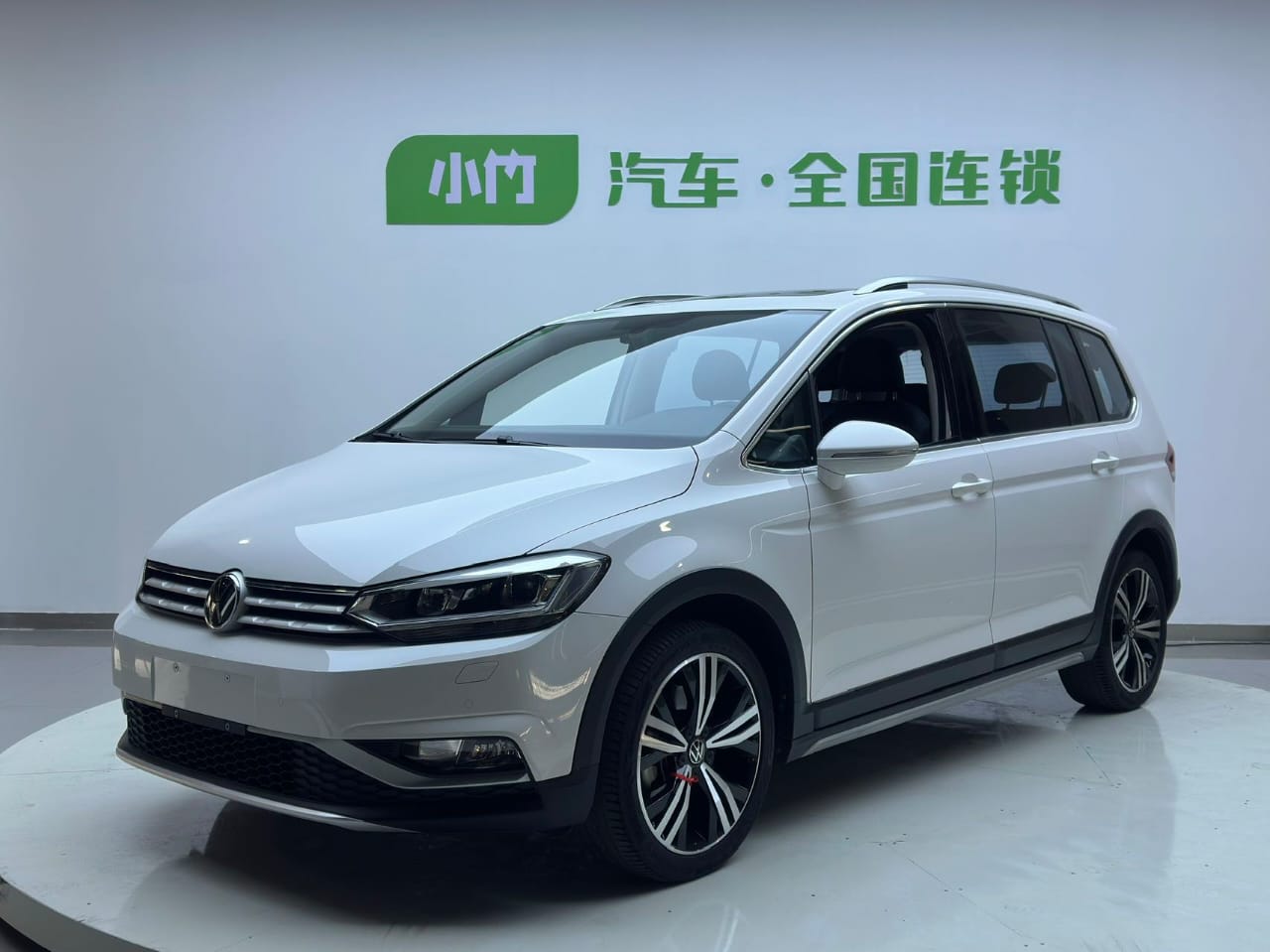 Volkswagen Touran L 2021 280TSI DSG Extended Edition 7-местный