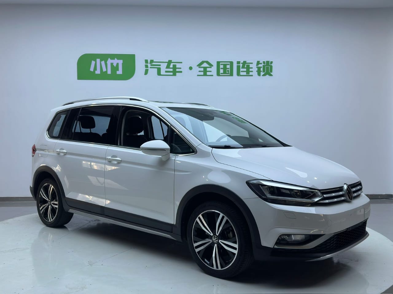 Volkswagen Touran L 2021 280TSI DSG Extended Edition 7-местный