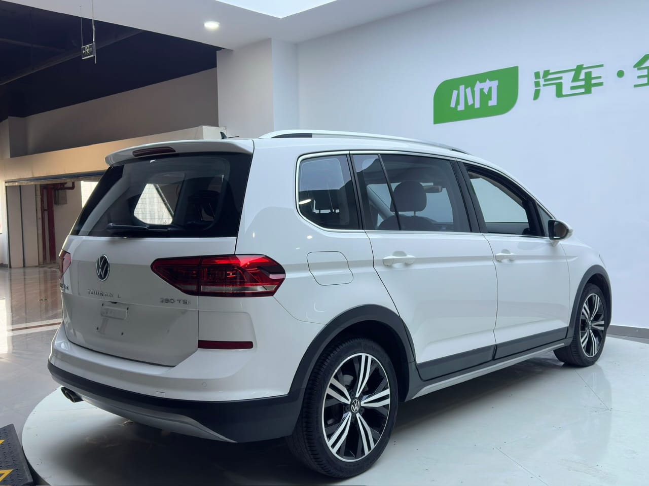 Volkswagen Touran L 2021 280TSI DSG Extended Edition 7-местный