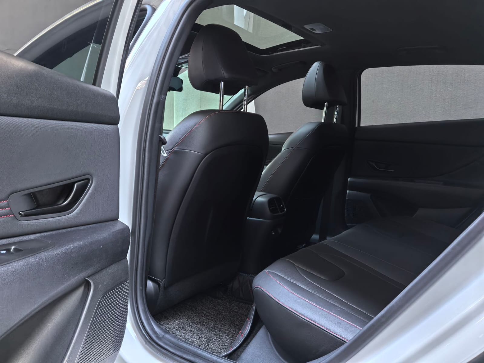 Hyundai Elantra 2023 1.4T 240TGDi DCT LUX Premium Edition