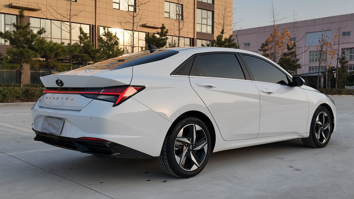 Hyundai Elantra 2022 1.5L CVT LUX Premium Edition