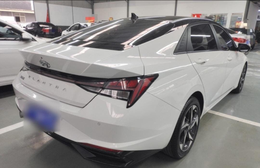 Hyundai Elantra 2023 1.5L CVT LUX Premium Edition