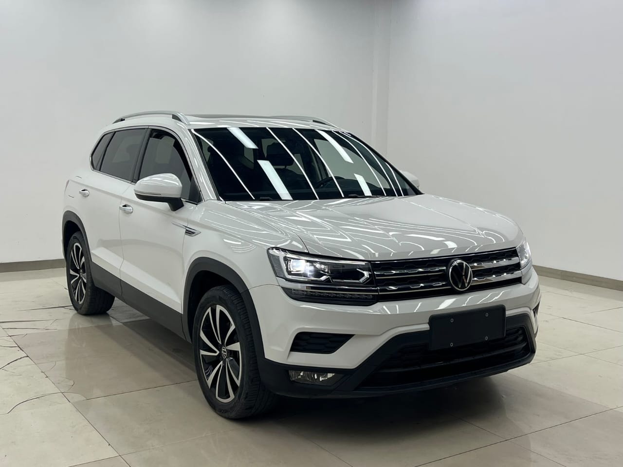 Volkswagen Tharu 2023 280TSI Deluxe Edition