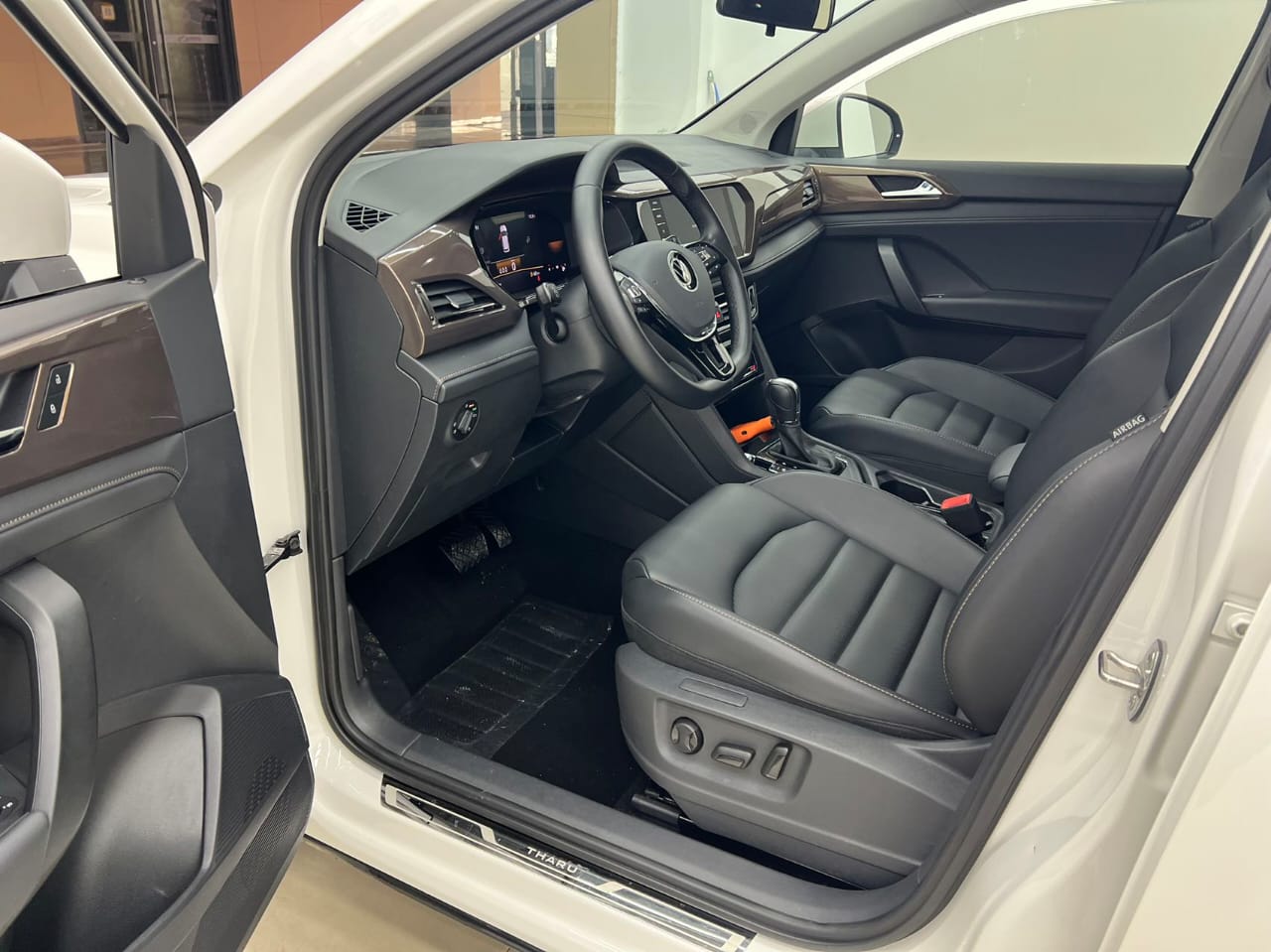 Volkswagen Tharu 2023 280TSI Deluxe Edition