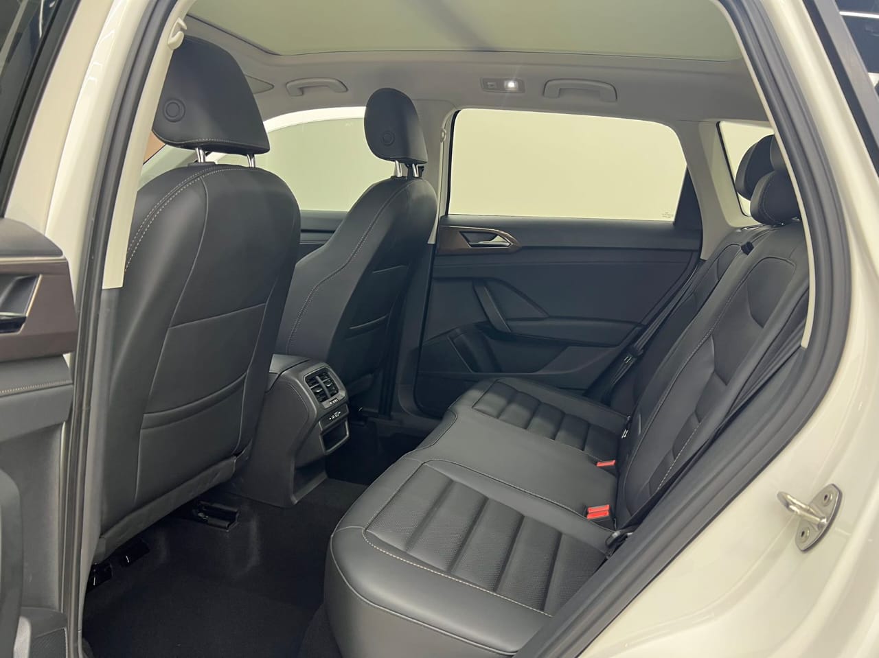 Volkswagen Tharu 2023 280TSI Deluxe Edition