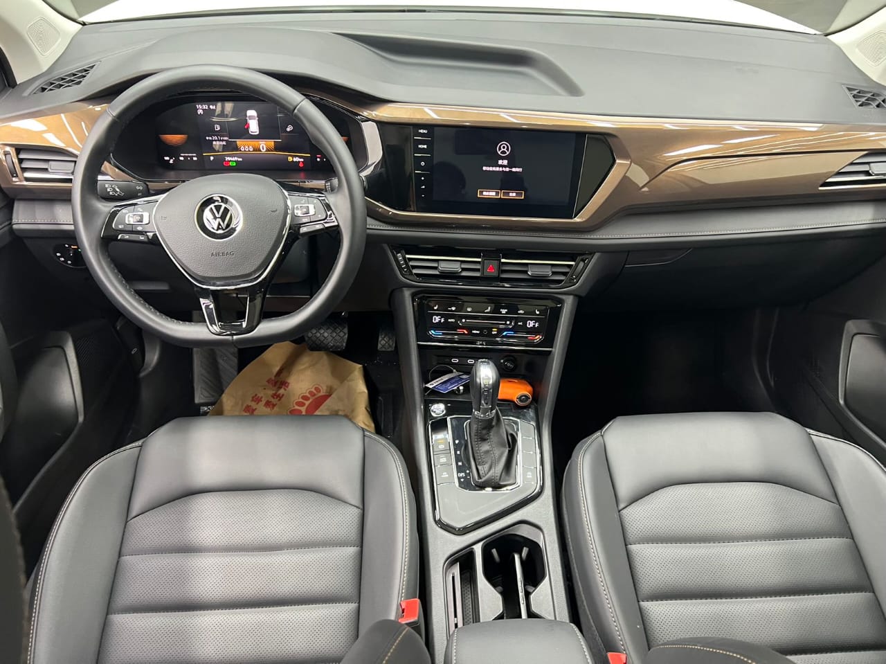 Volkswagen Tharu 2023 280TSI Deluxe Edition