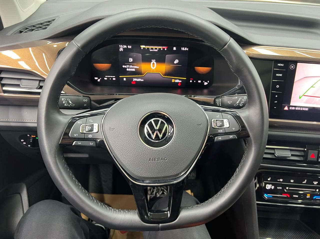 Volkswagen Tharu 2023 280TSI Deluxe Edition