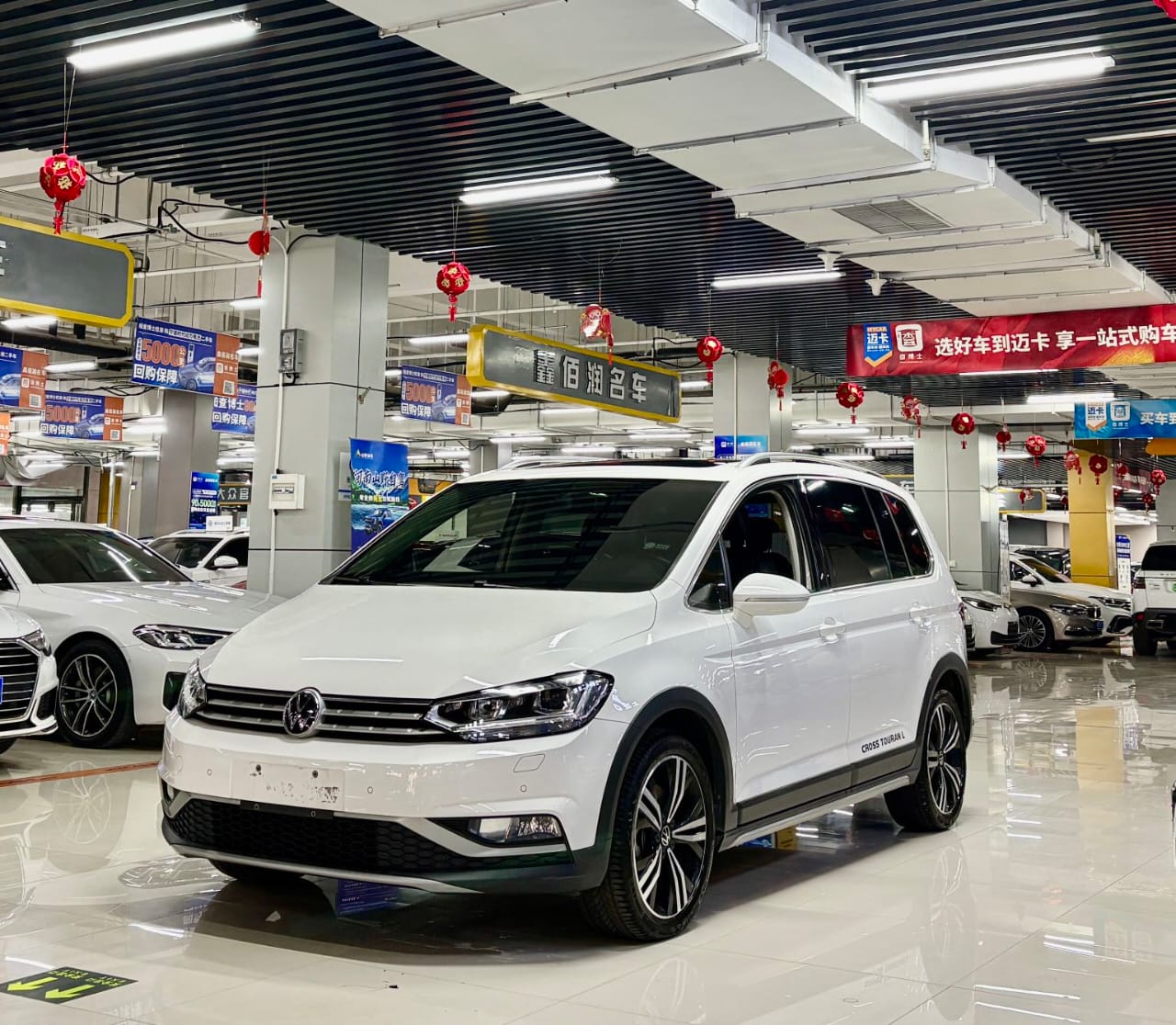 Volkswagen Touran L 280TSI DSG Extended Edition 7 мест 2021