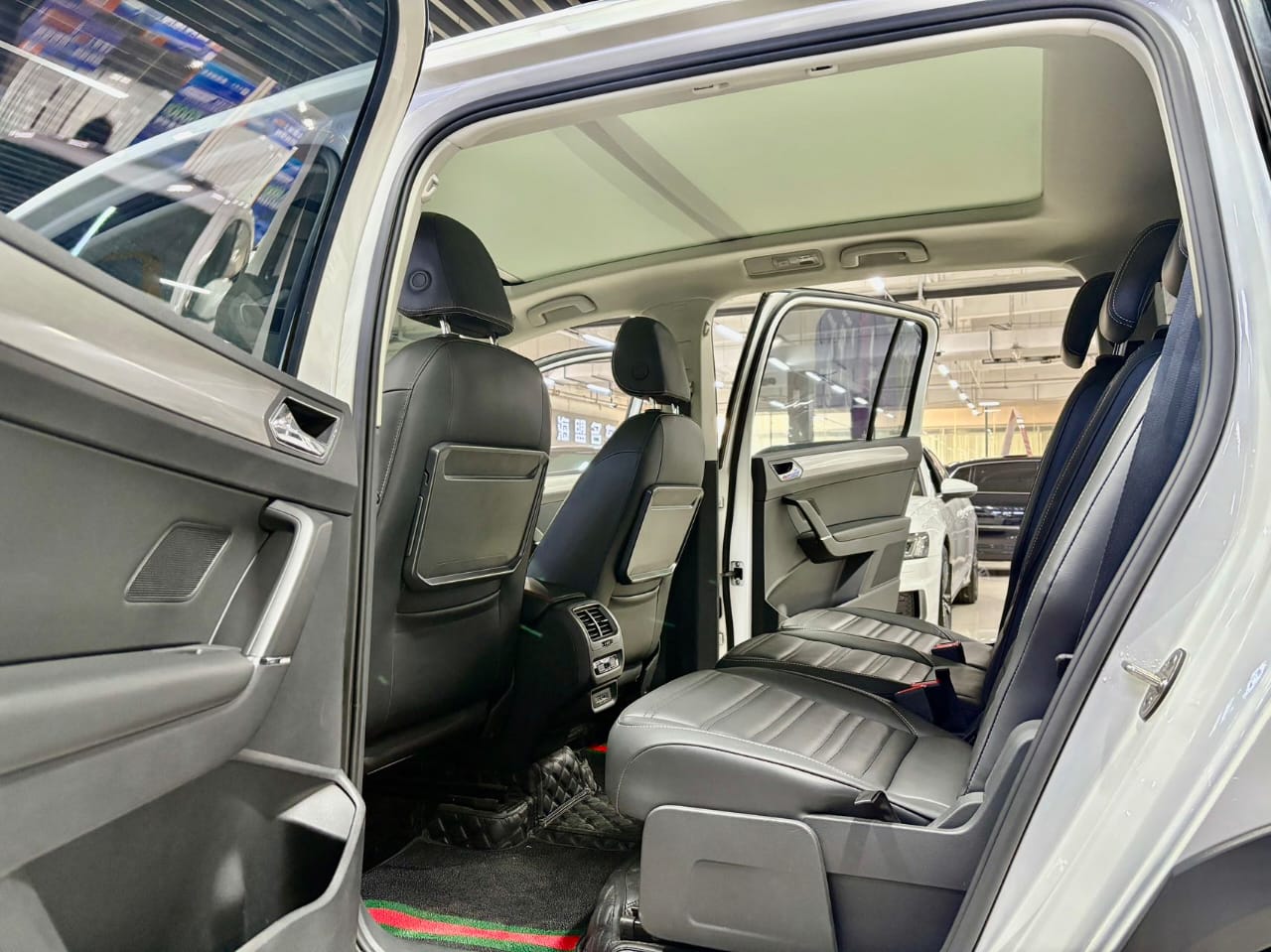 Volkswagen Touran L 280TSI DSG Extended Edition 7 мест 2021