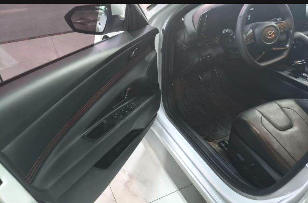 Hyundai Elantra 2023 240TGDi DCT LUX Premium Edition