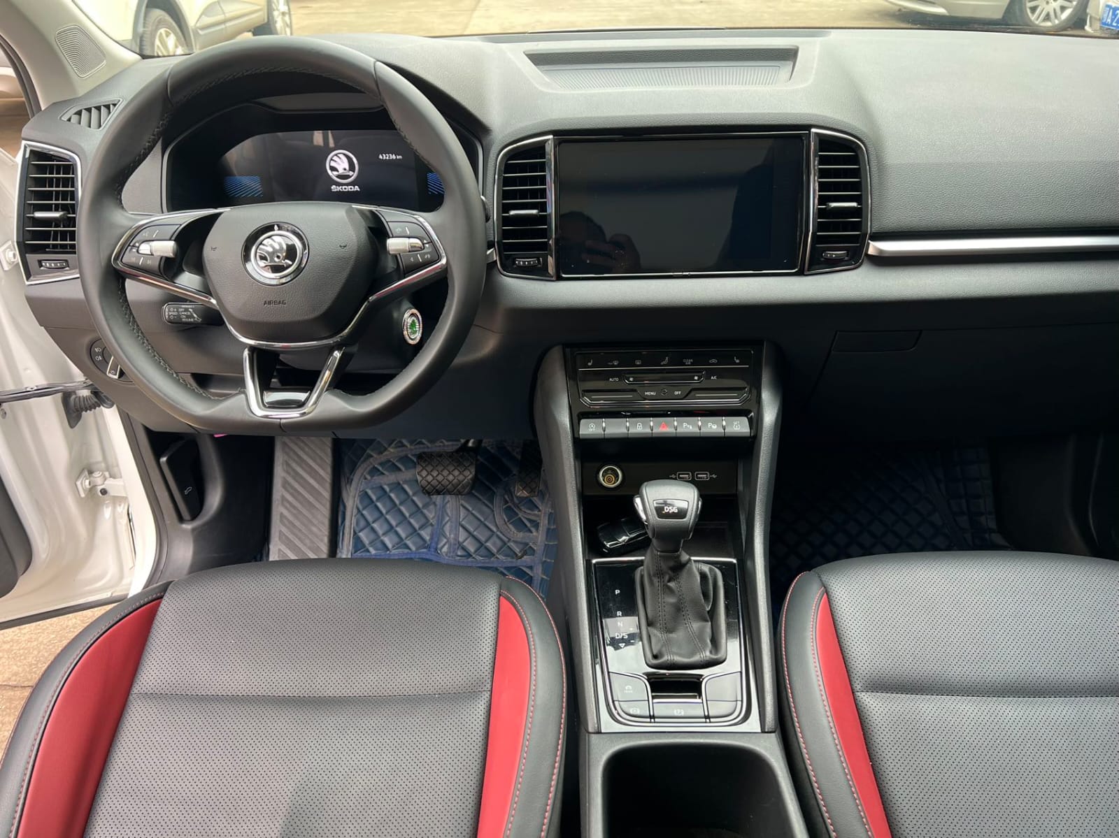 Škoda Karoq 2022 TSI280