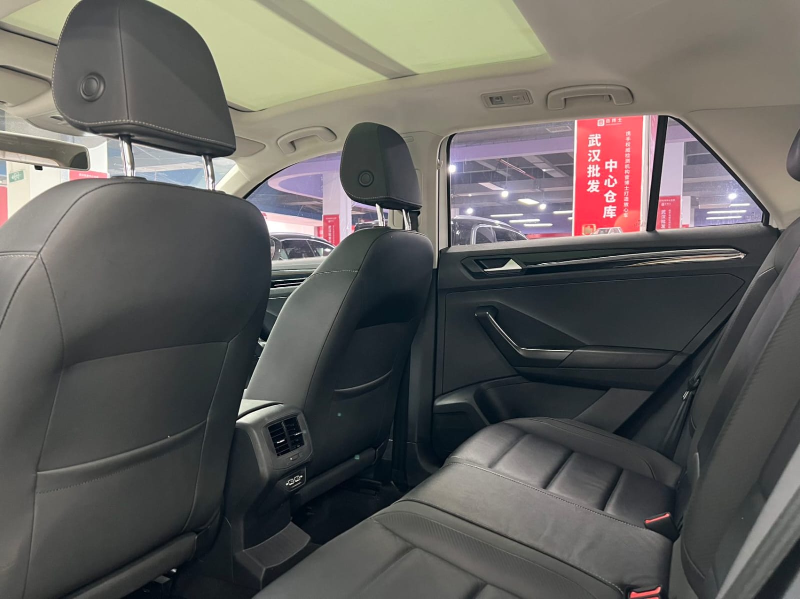 Volkswagen T-Roc 2022 280TSI DSG Enjoy Plus Tango Edition