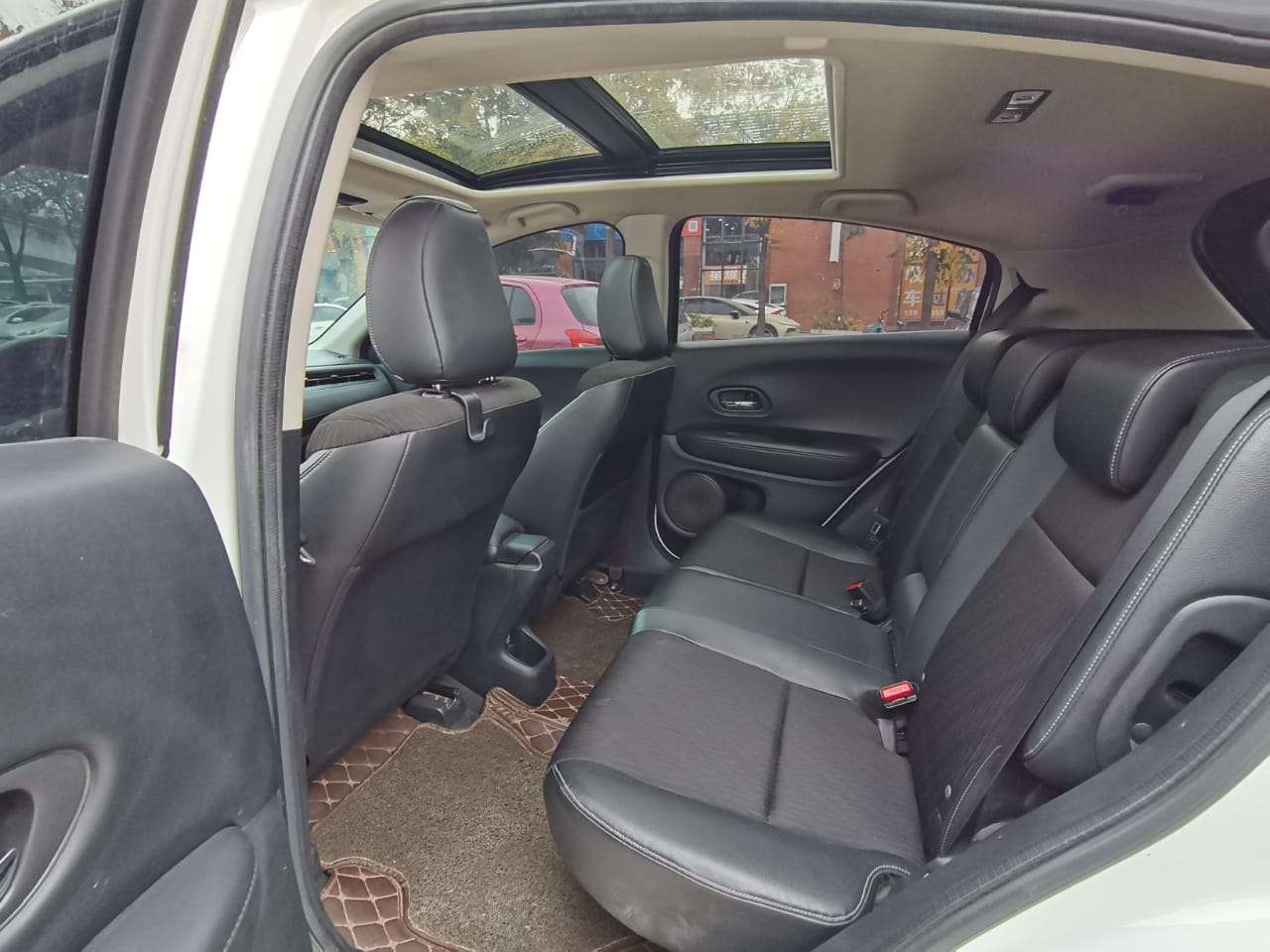 Honda Vezel 1.5L CVT Pioneer Edition