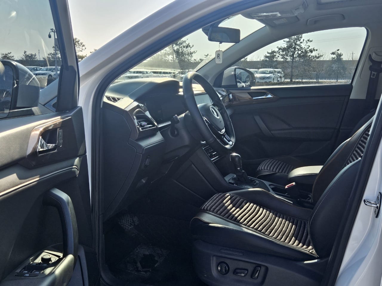 Volkswagen Tharu 280TSI Deluxe Edition